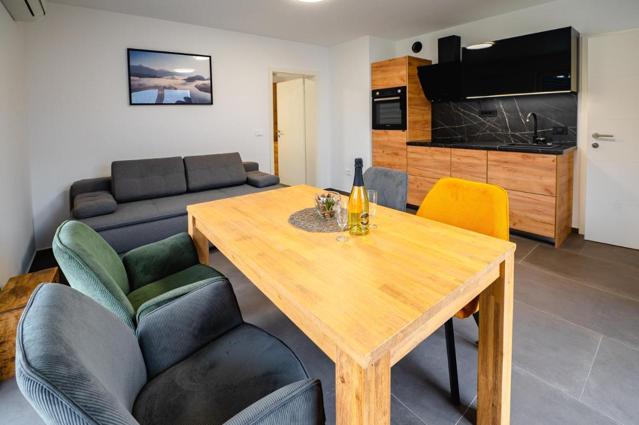 Apartments Luxury Ad Йесенице Екстериор снимка