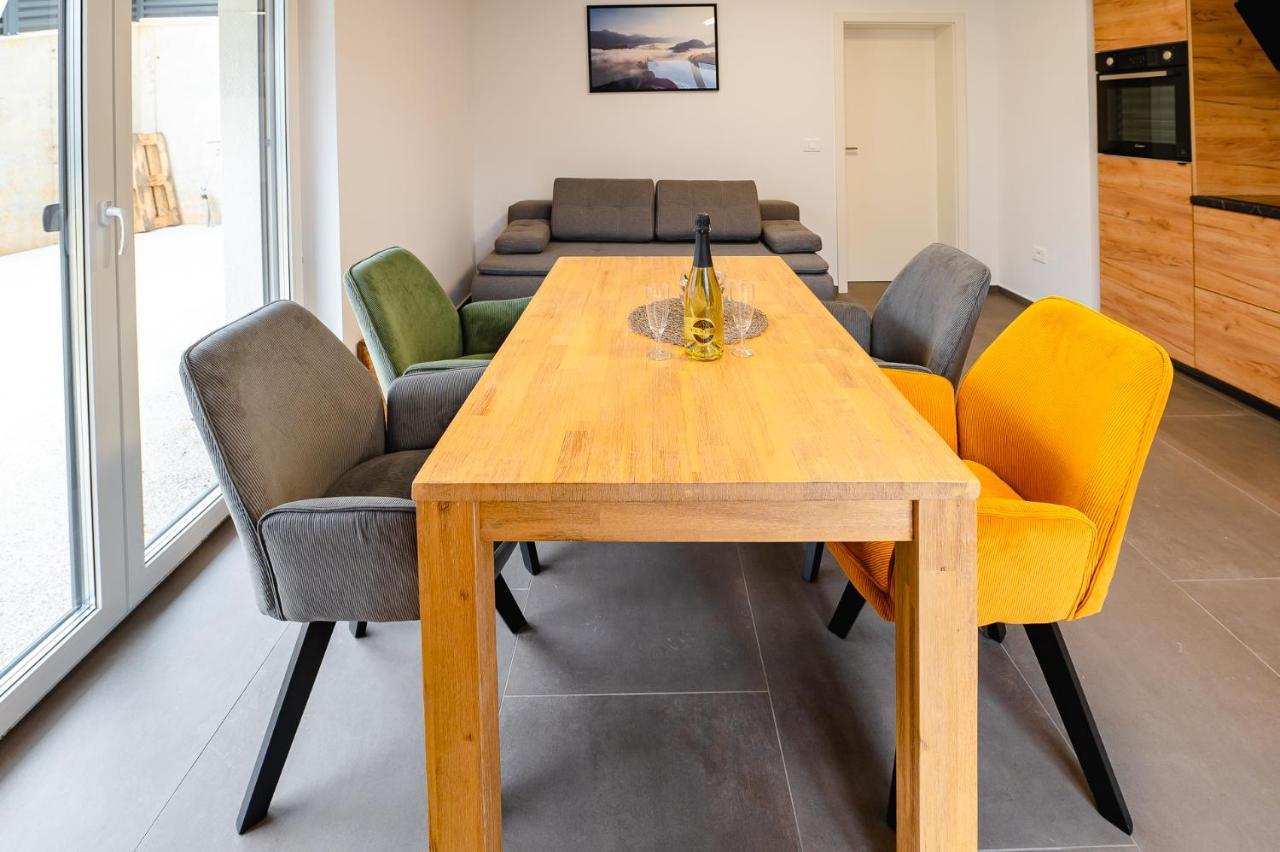 Apartments Luxury Ad Йесенице Екстериор снимка