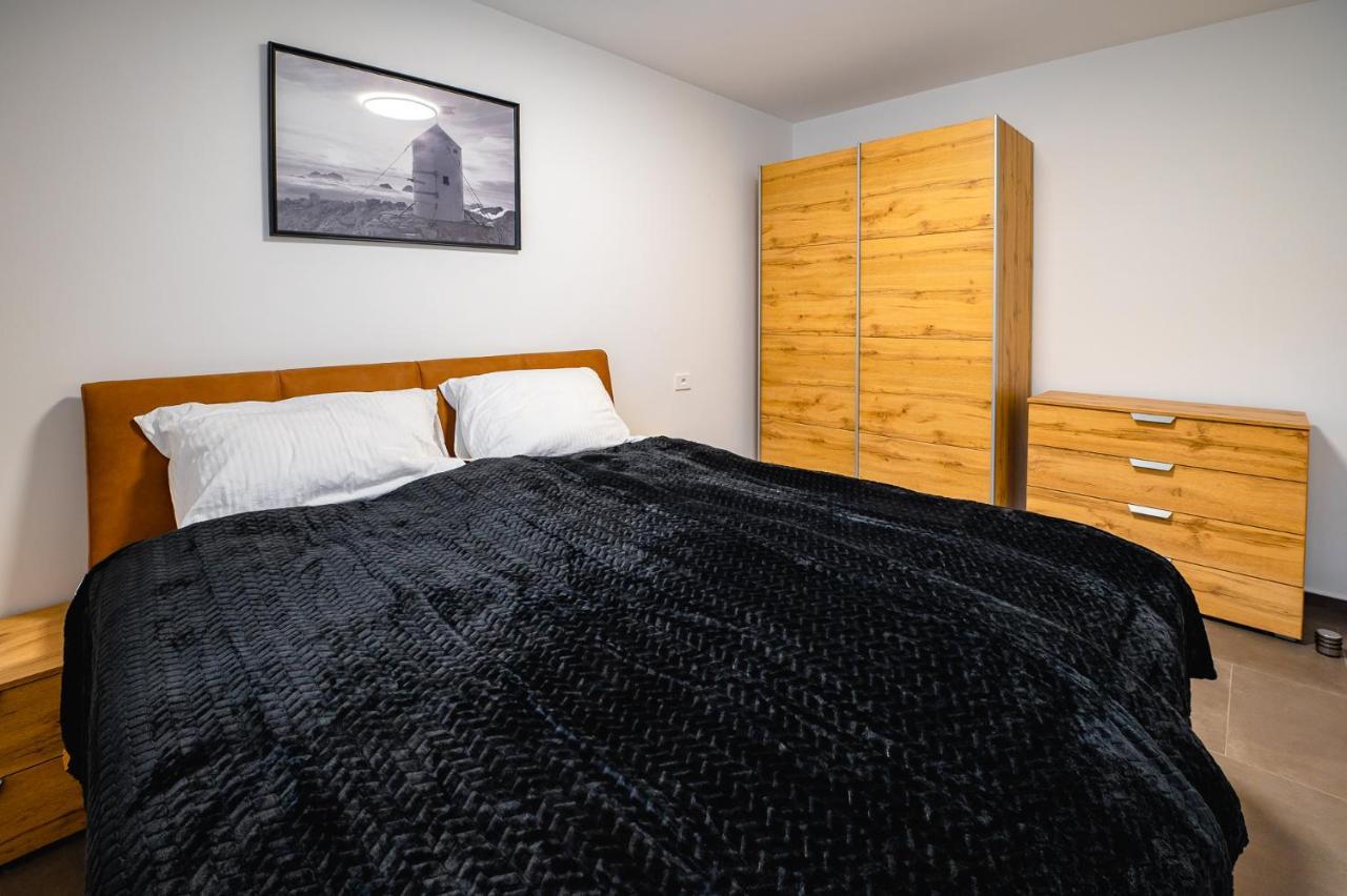 Apartments Luxury Ad Йесенице Екстериор снимка