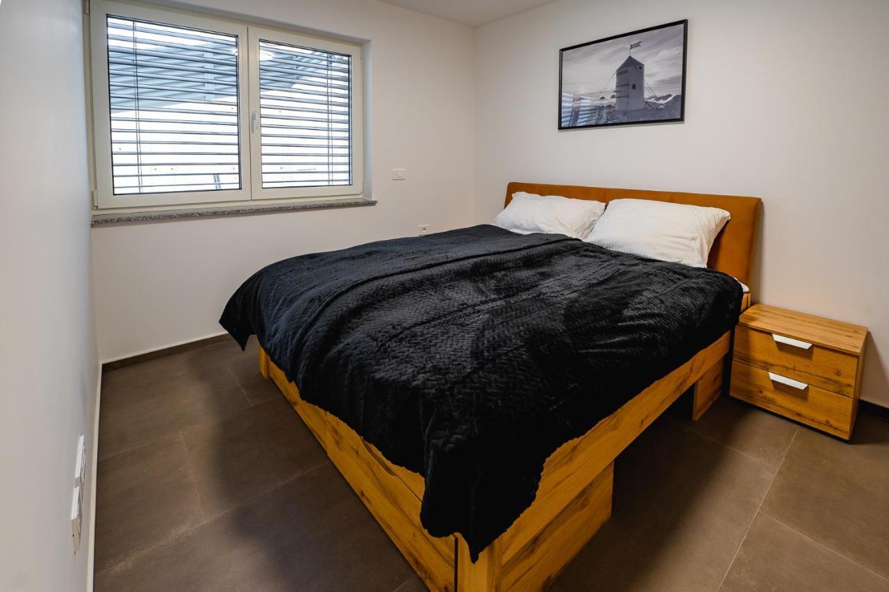 Apartments Luxury Ad Йесенице Екстериор снимка