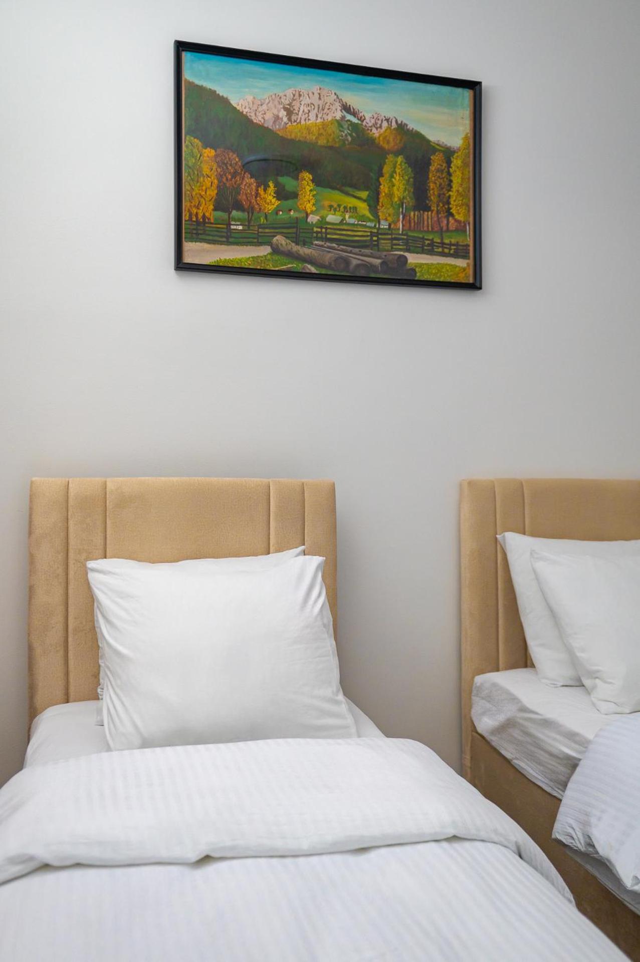 Apartments Luxury Ad Йесенице Екстериор снимка