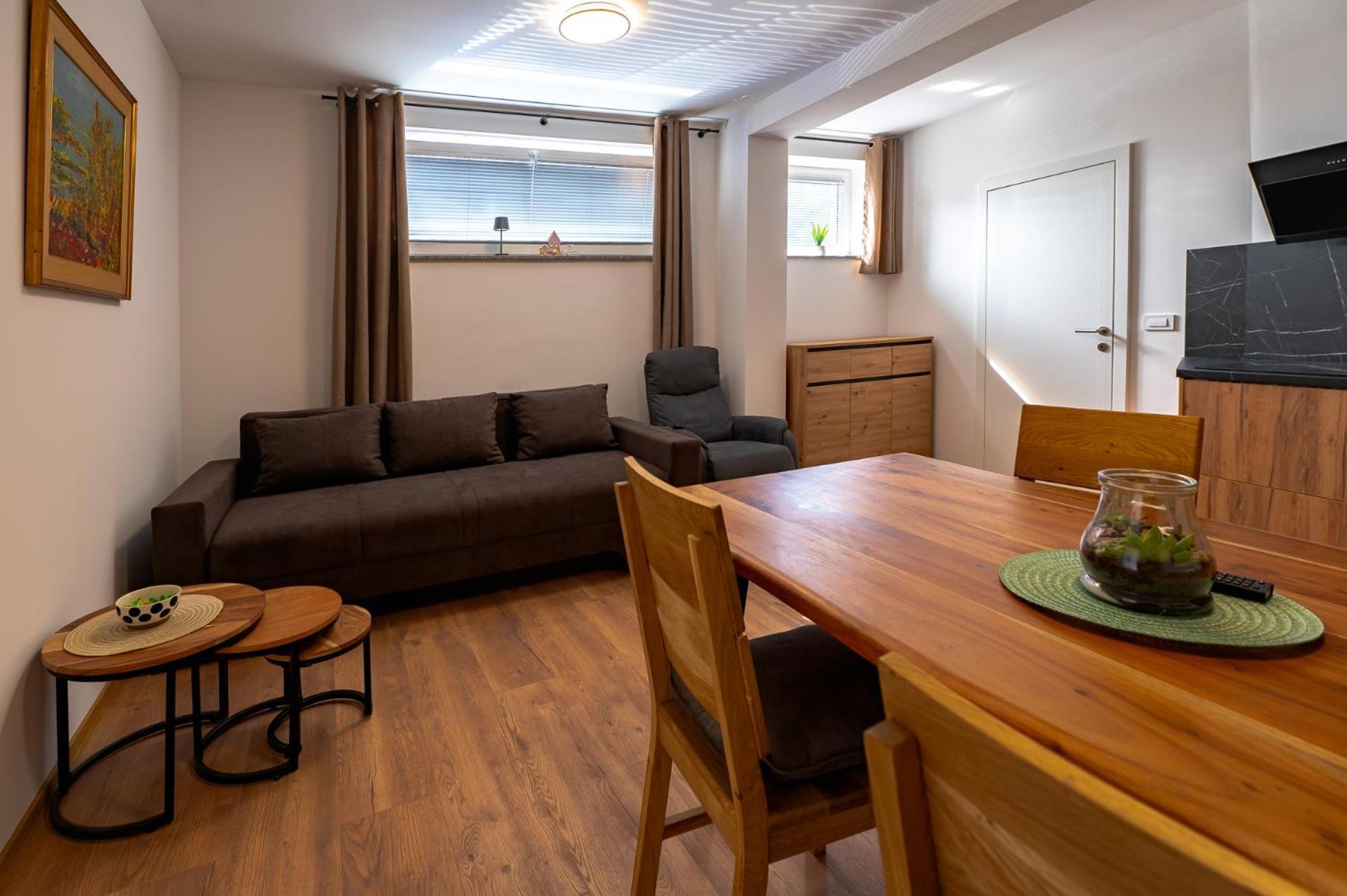 Apartments Luxury Ad Йесенице Екстериор снимка