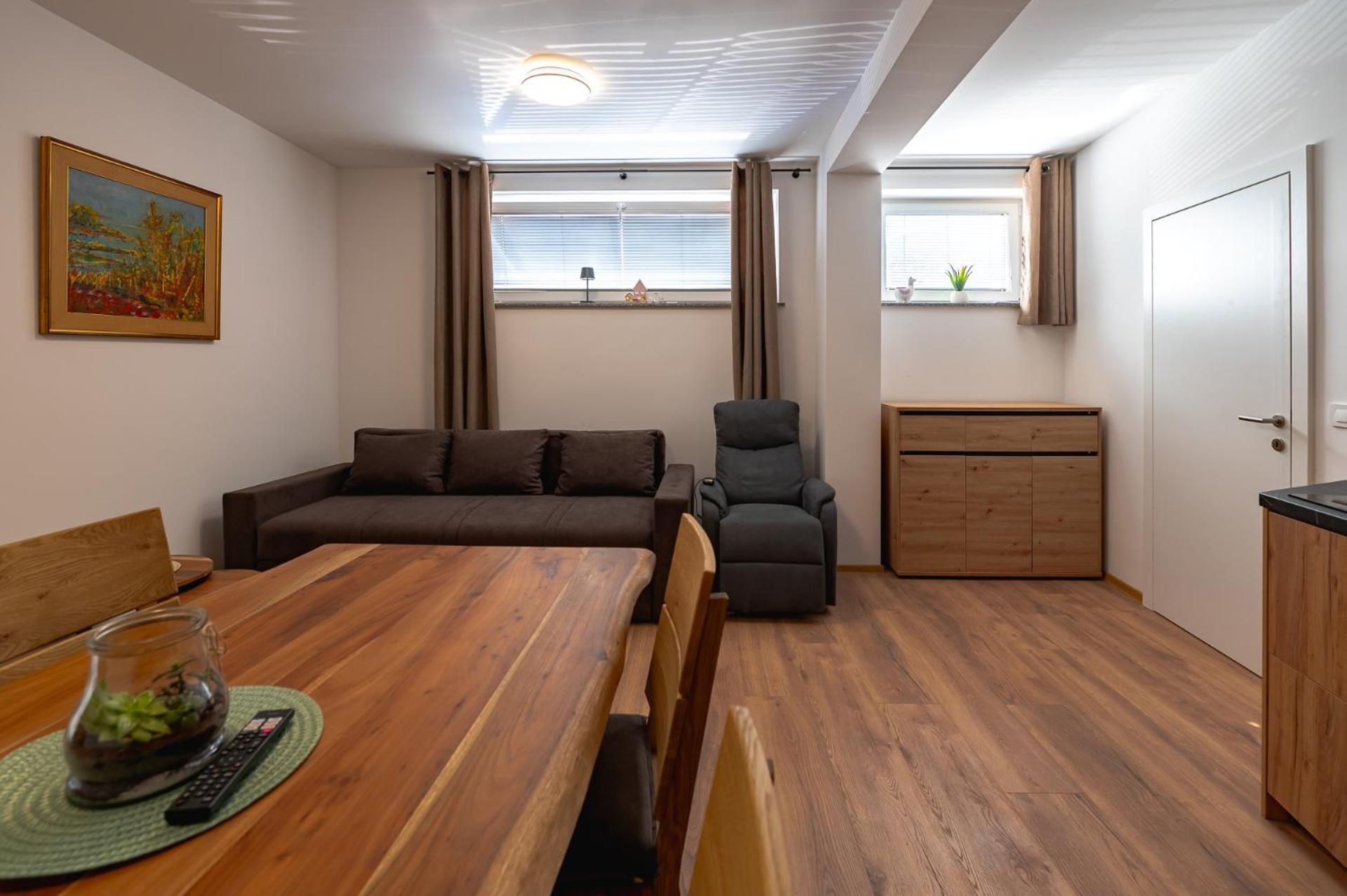 Apartments Luxury Ad Йесенице Екстериор снимка