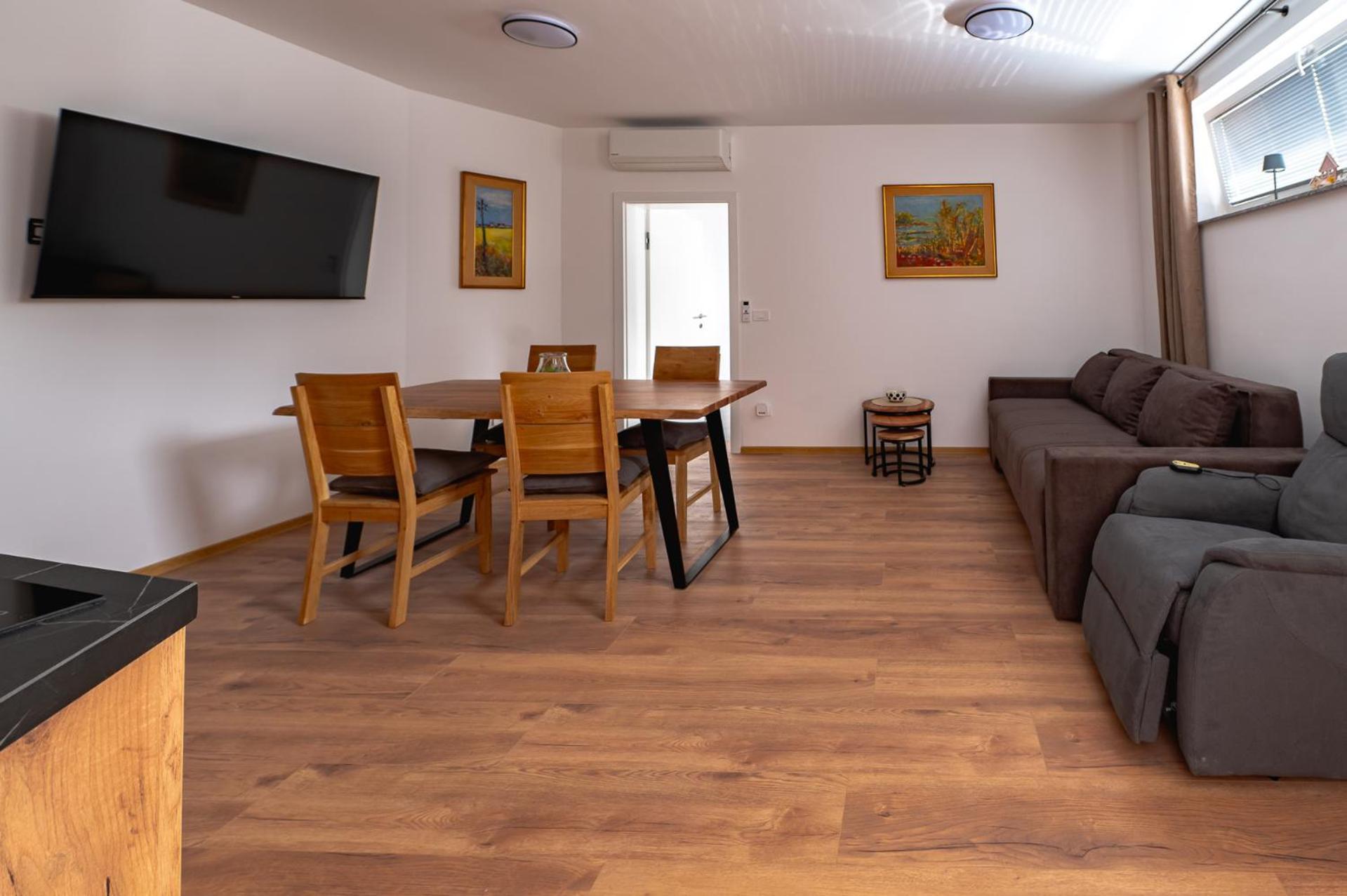 Apartments Luxury Ad Йесенице Екстериор снимка