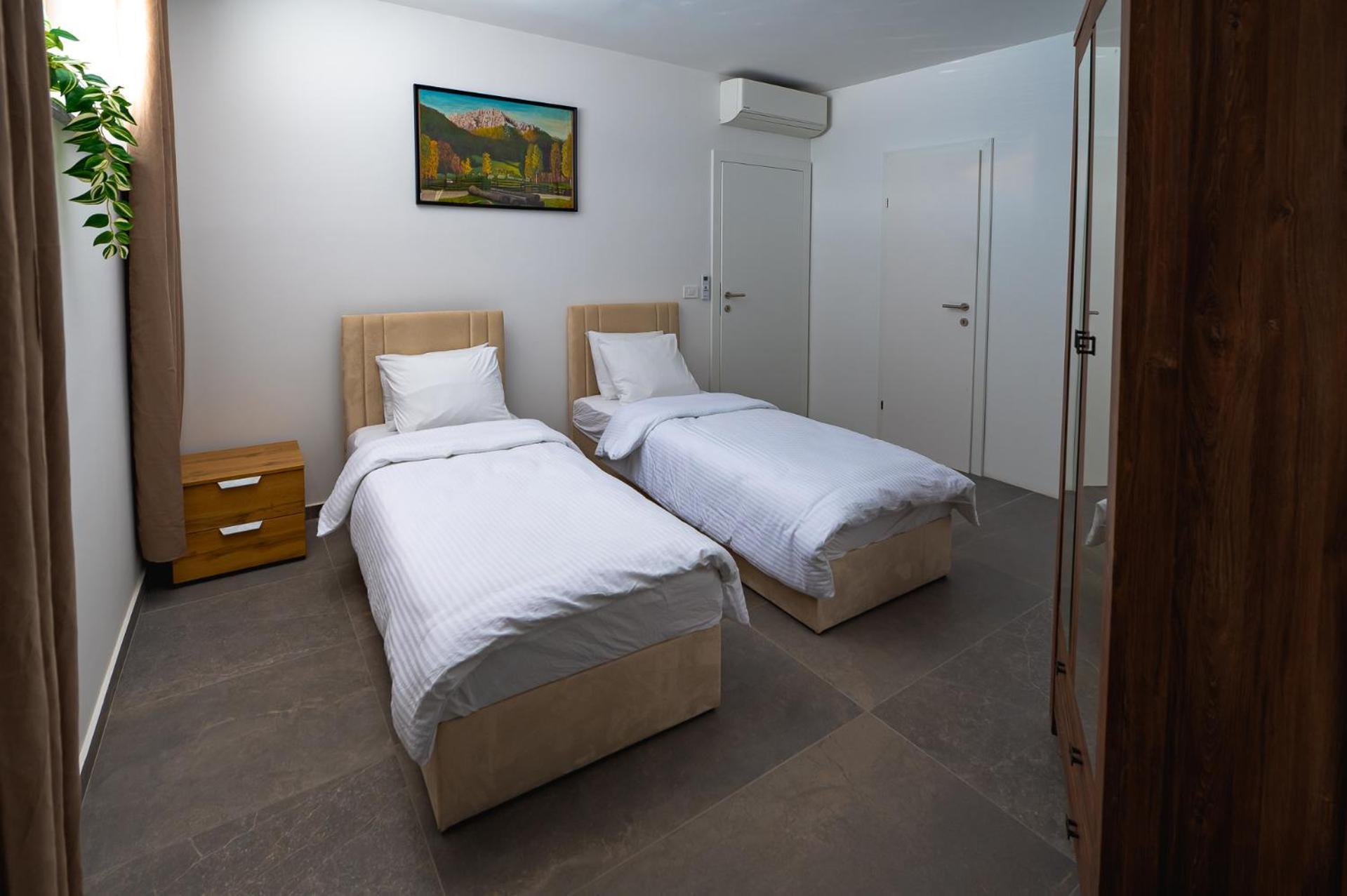 Apartments Luxury Ad Йесенице Екстериор снимка