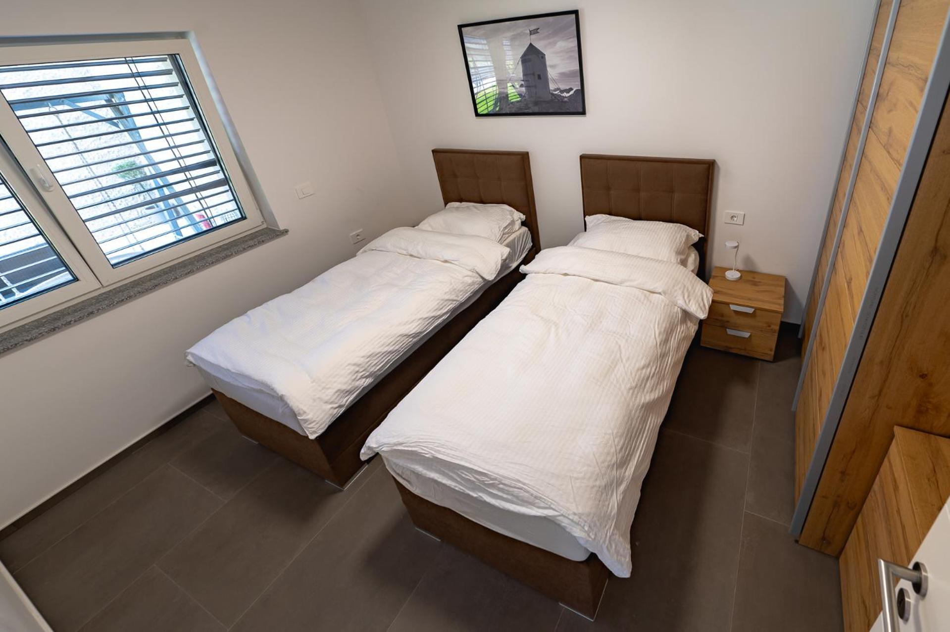 Apartments Luxury Ad Йесенице Екстериор снимка
