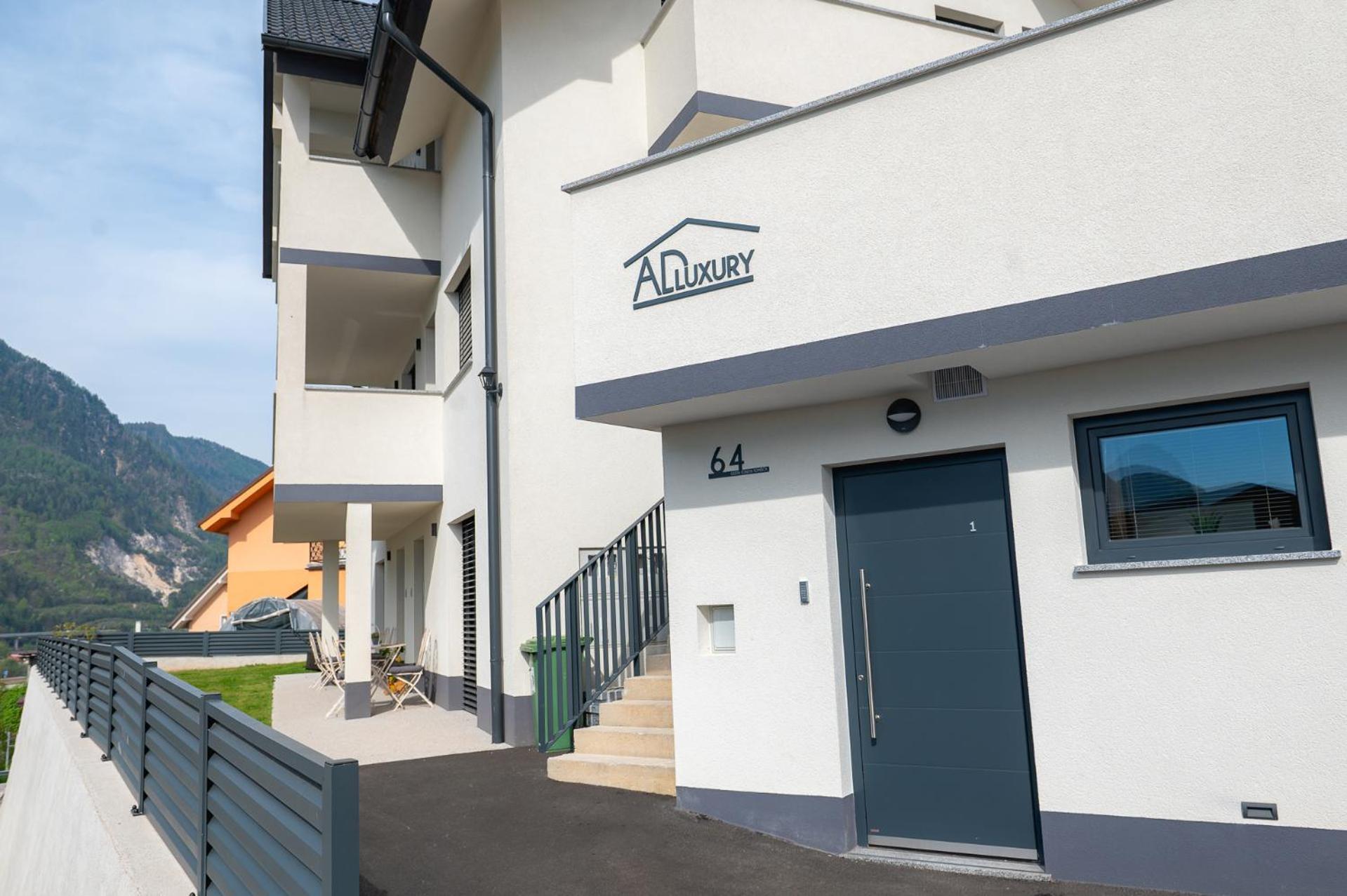 Apartments Luxury Ad Йесенице Екстериор снимка