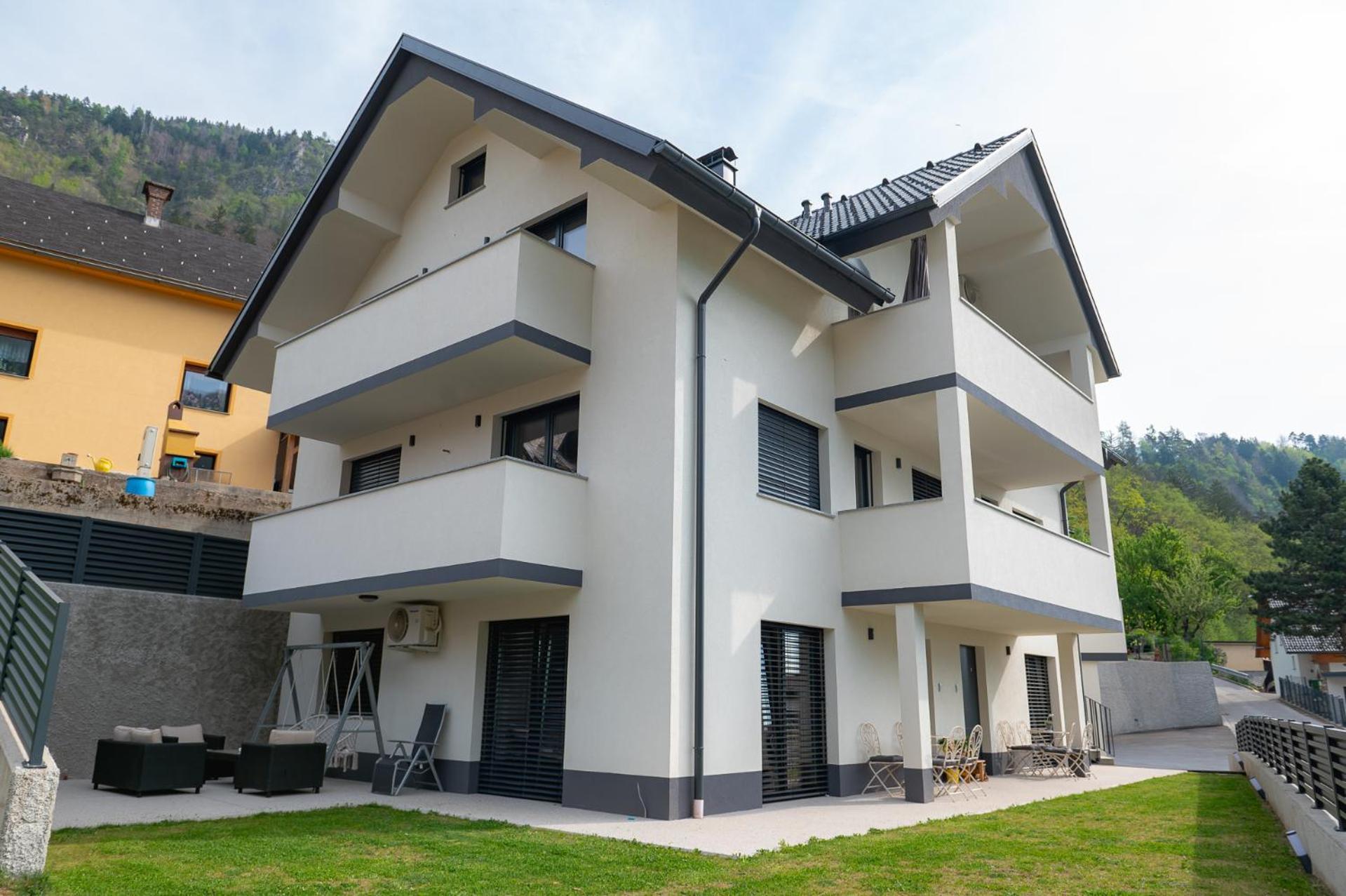 Apartments Luxury Ad Йесенице Екстериор снимка