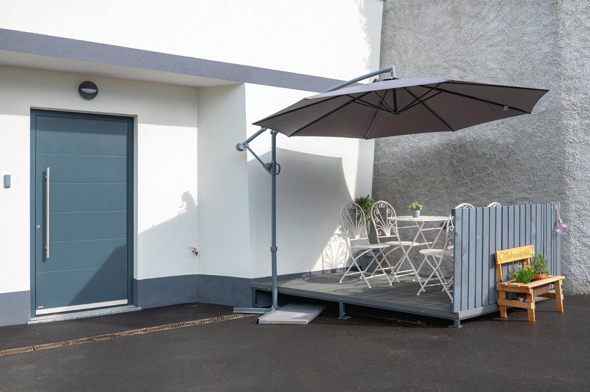 Apartments Luxury Ad Йесенице Екстериор снимка