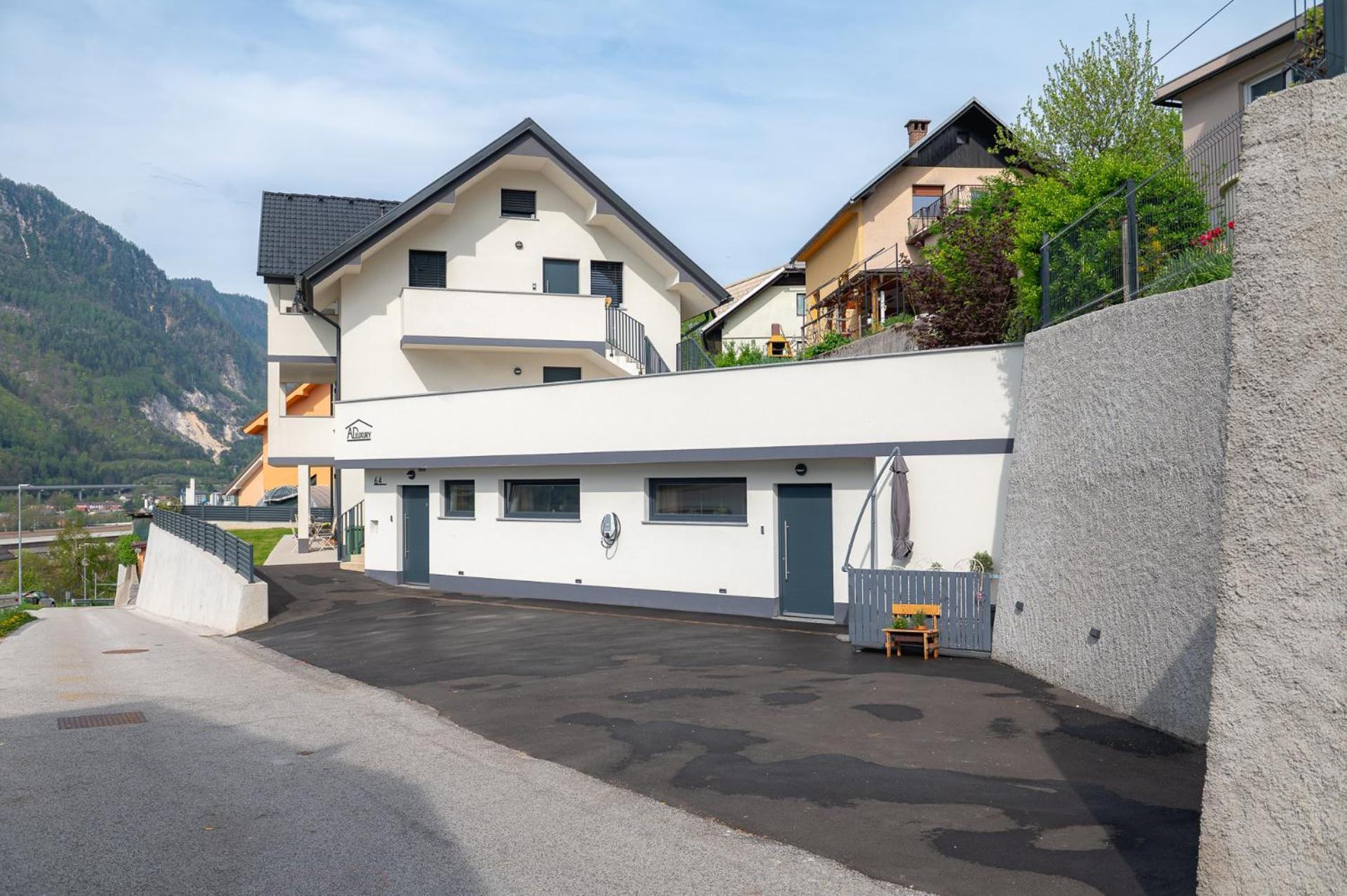 Apartments Luxury Ad Йесенице Екстериор снимка
